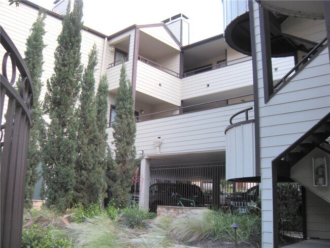 Building Photo - 2902 Cole St