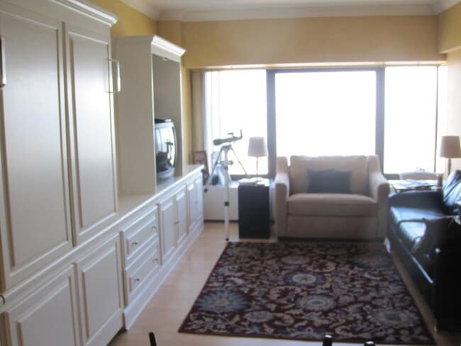 Building Photo - 175 E Delaware Pl