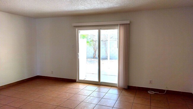 Foto del edificio - 5821 W Eugene Ave