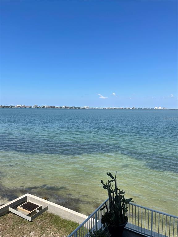 Building Photo - 6025 Sun Blvd