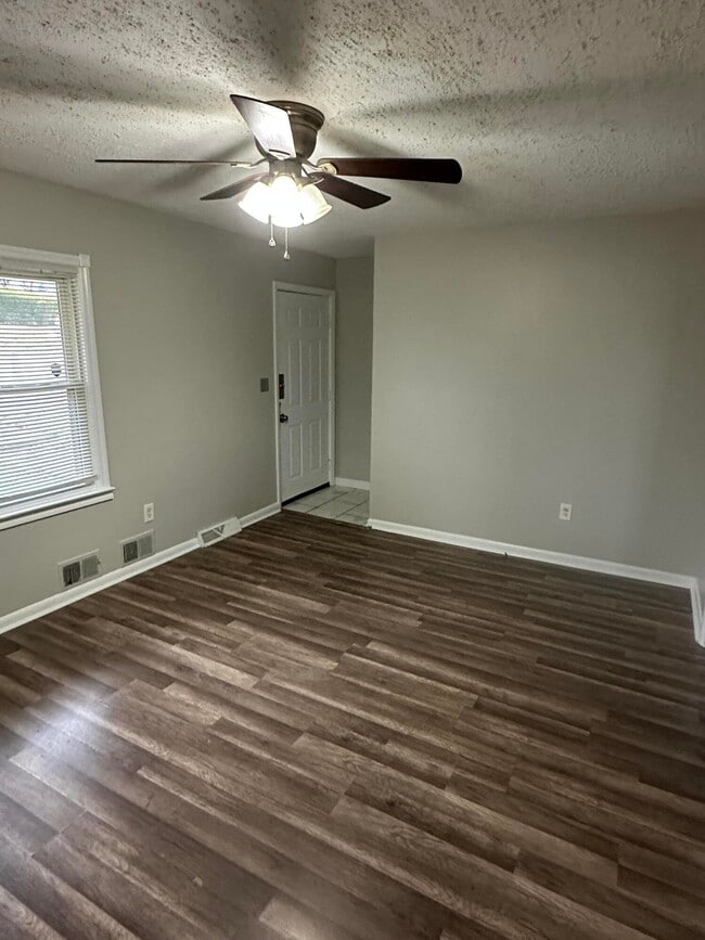 Building Photo - 126 Allnutt Dr