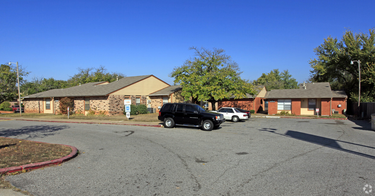 Primary Photo - Woodcrest Apartments