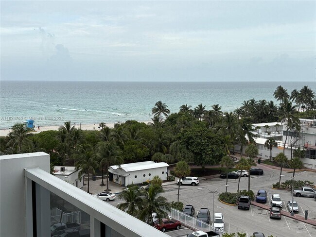 Foto del edificio - 5313 Collins Ave