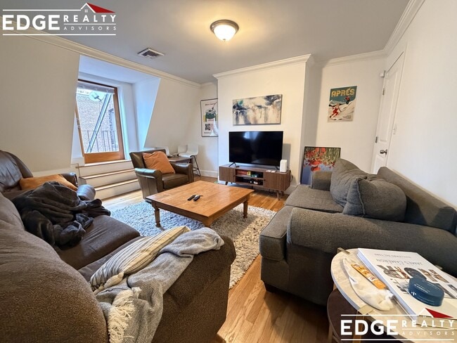 Building Photo - 1798 Beacon St