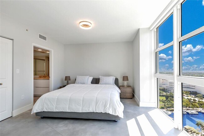 Foto del edificio - 347 N New River Dr E