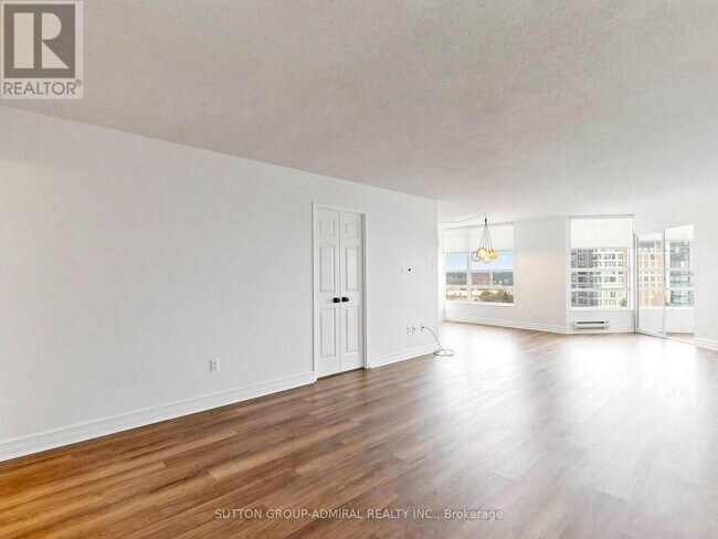 Photo du bâtiment - 7905 Bayview Ave