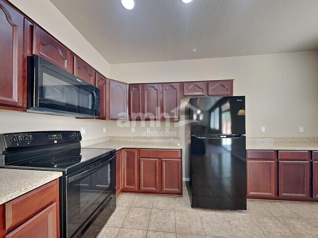 Foto del edificio - 17391 W Woodlands Ave