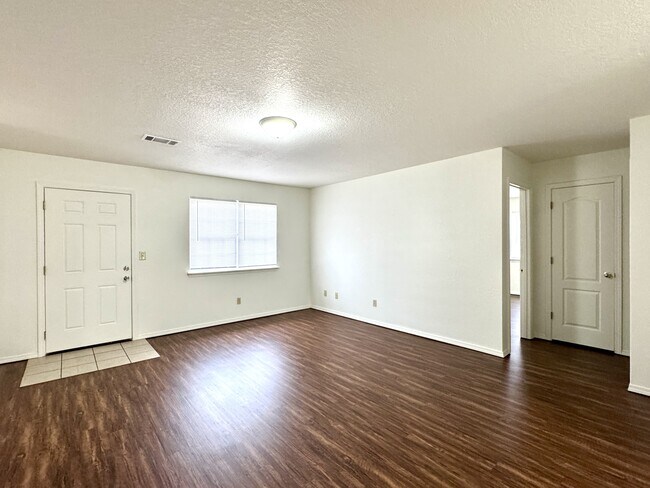 Building Photo - 146 Commanche Loop