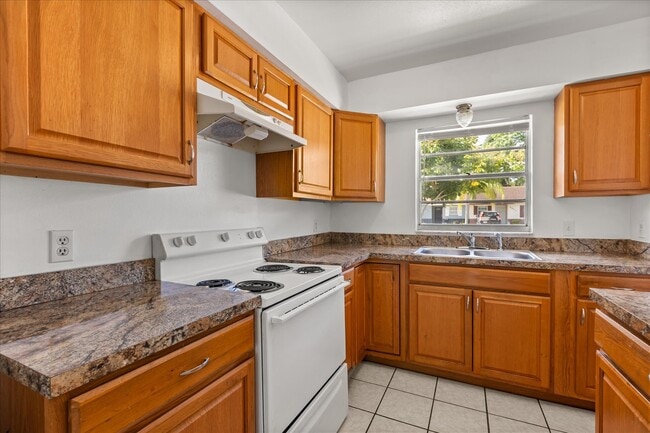 Foto del edificio - 6921 Longmeade Ln