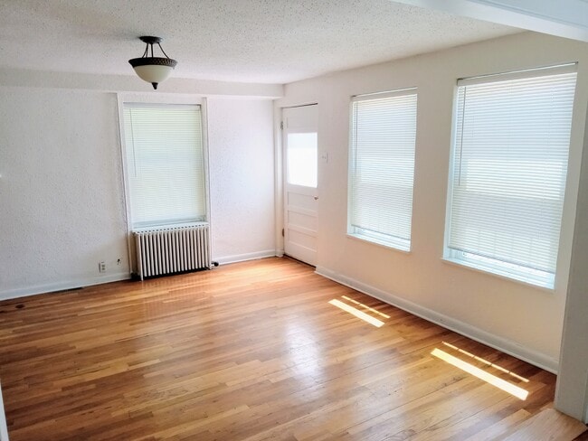 Building Photo - 700 W 17th St