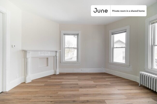 Building Photo - Private bedroom in 3 bed/1 bath Home