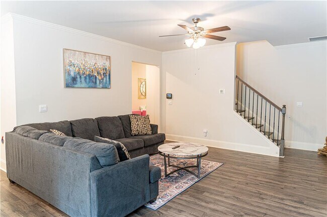 Building Photo - 510 Scenic Pass