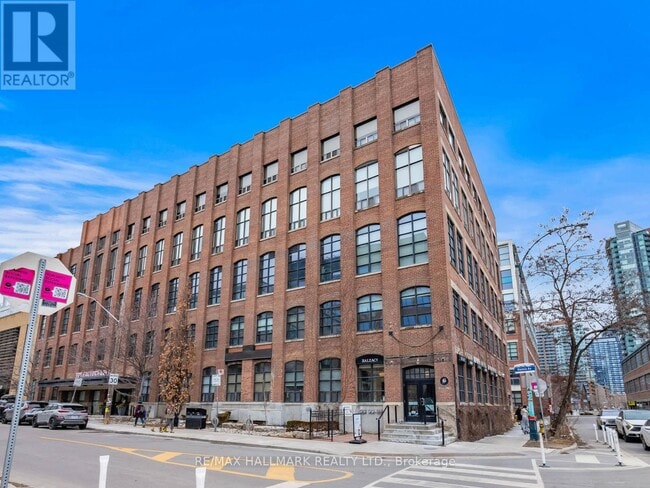 Building Photo - 43 Hanna Ave