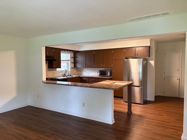 Building Photo - 817 Hollywood Cir