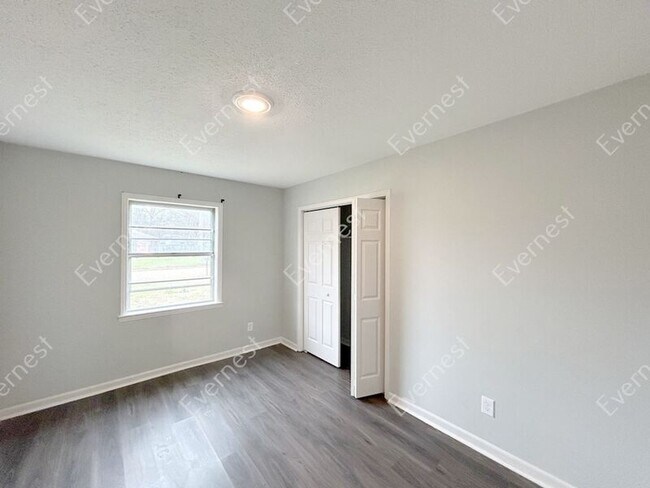 Foto del edificio - 2112 Cresthill Dr W