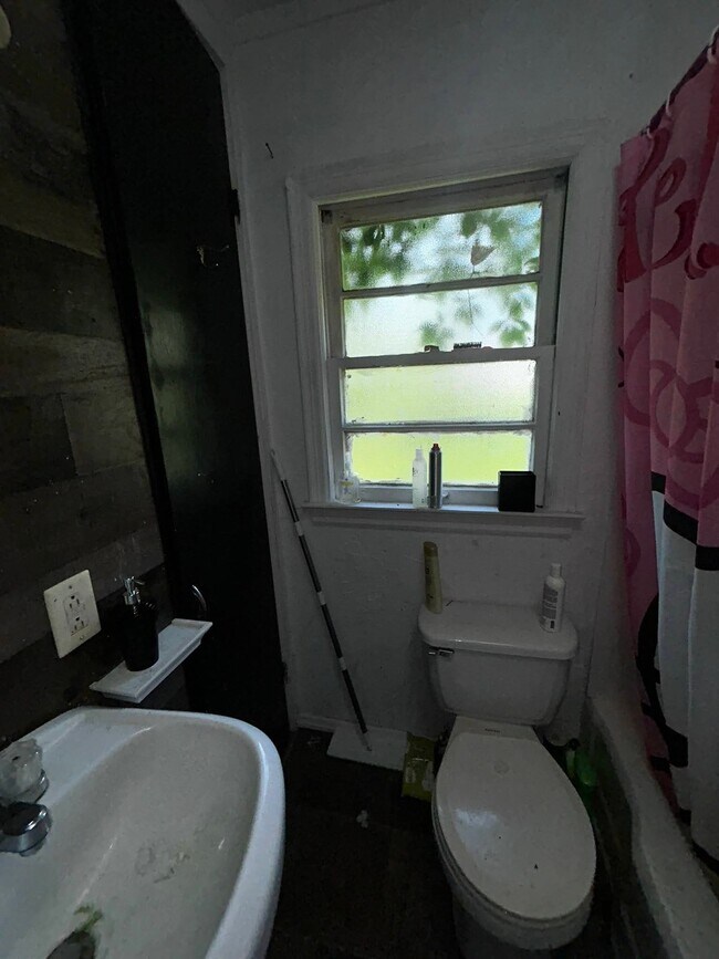 Foto del edificio - 1847 N 56th St