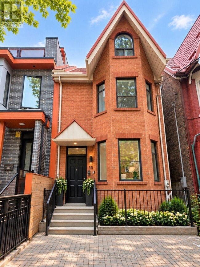 Building Photo - 55 Huron St