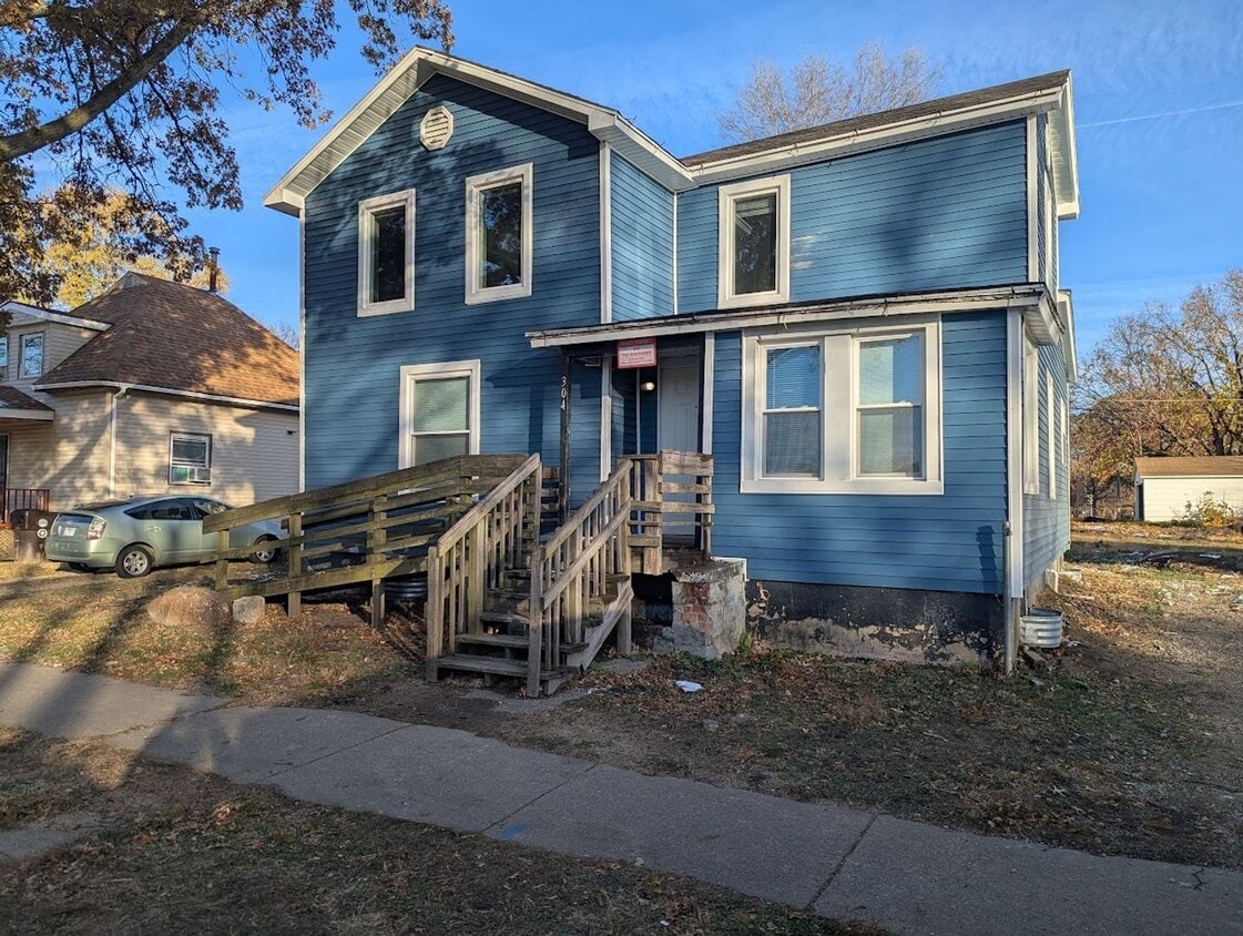 Foto principal - Newly Renovated 4 bedroom house