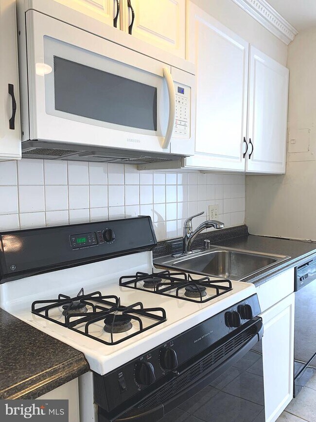 Building Photo - 206 Park Terrace Ct SE