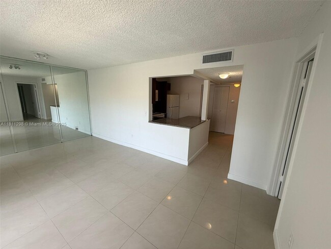 Foto del edificio - 3868 NE 169th St