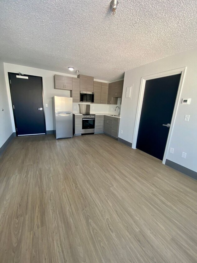 Foto principal - Pet friendly 2 bed 2 bath (ensuite) in ful...