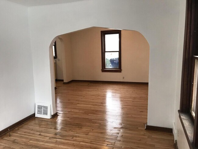 Dining Room - 202 W Mill St