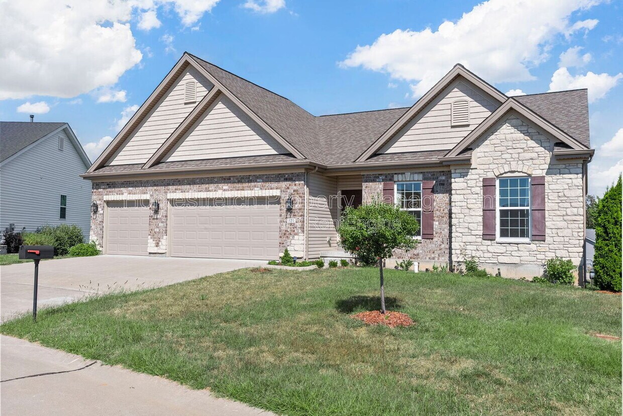 Primary Photo - 521 Upper Ridgepointe Ct