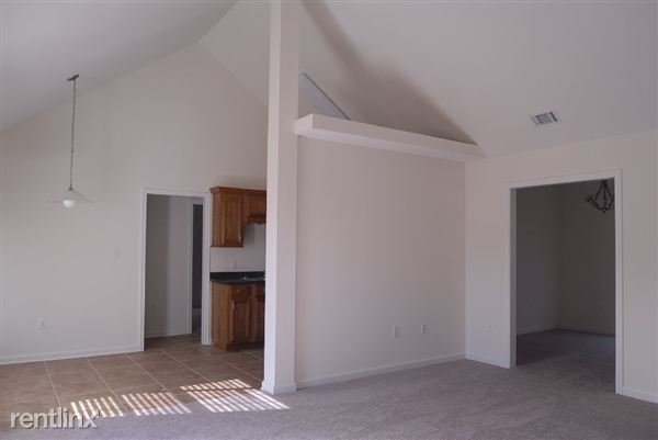 Building Photo - 14315 Oak View Cir