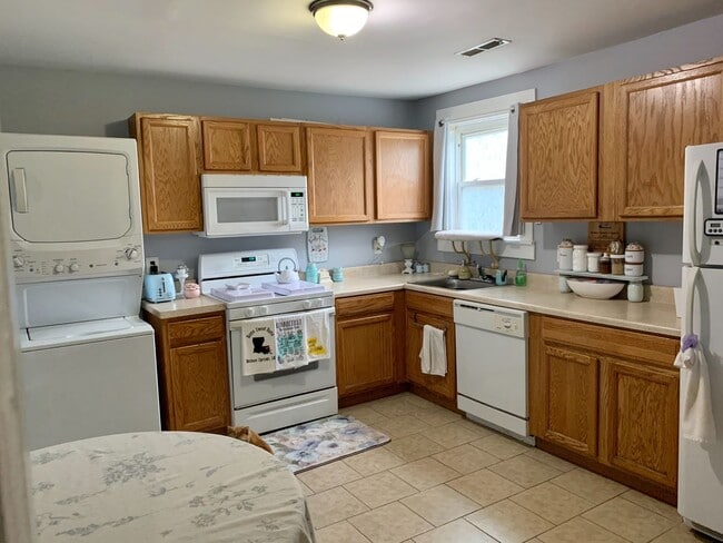 Building Photo - 27 Harding Pl