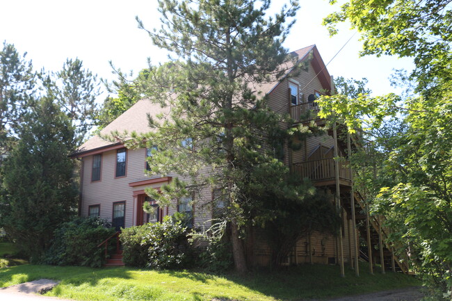 Up high At Elm St!!!! - 7 Elm St