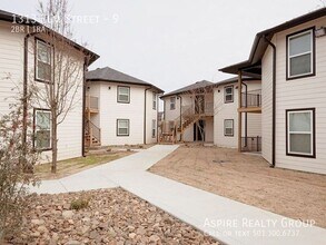 Building Photo - 1313 Elm St