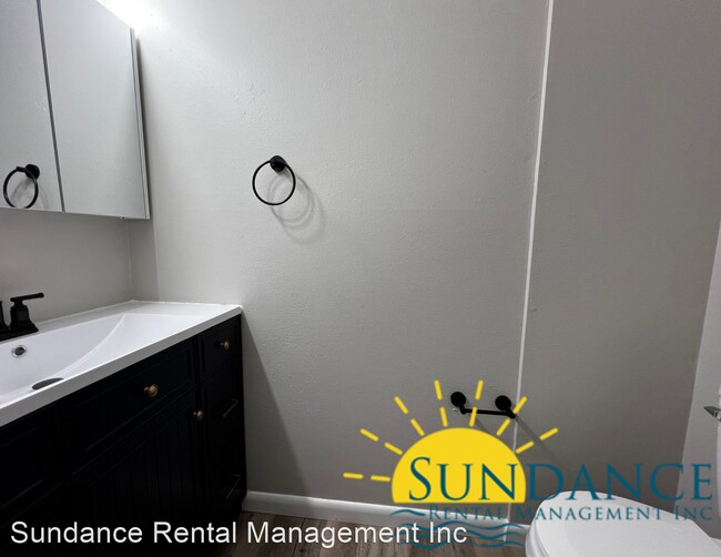 Building Photo - 3 br, 2.5 bath House - 37 12th Street Unit...
