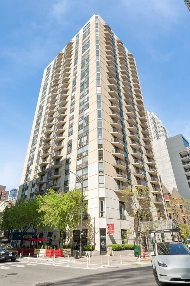 Photo - 70 W Huron St (Chicago, IL) Apartment
