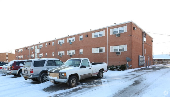 Building Photo - 4739 Hilton Ave