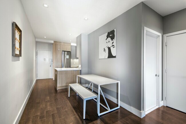 Building Photo - STUNNING, RENOVATED, LG 1 BED W/ BALCONY