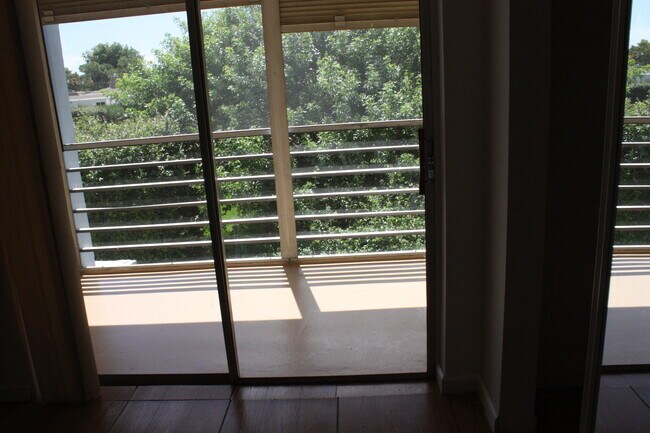 Foto del edificio - 2200 Springdale Blvd
