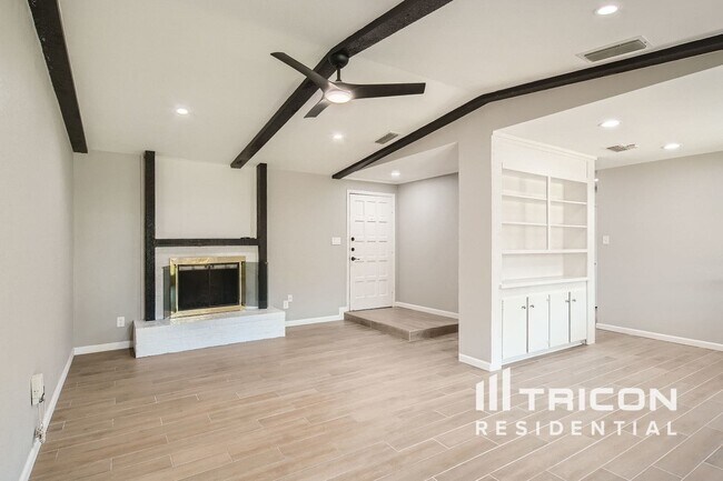 Building Photo - 2625 Sam Houston Dr