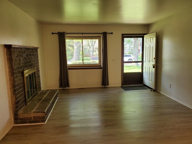Living room - 213 Potawatomi Blvd