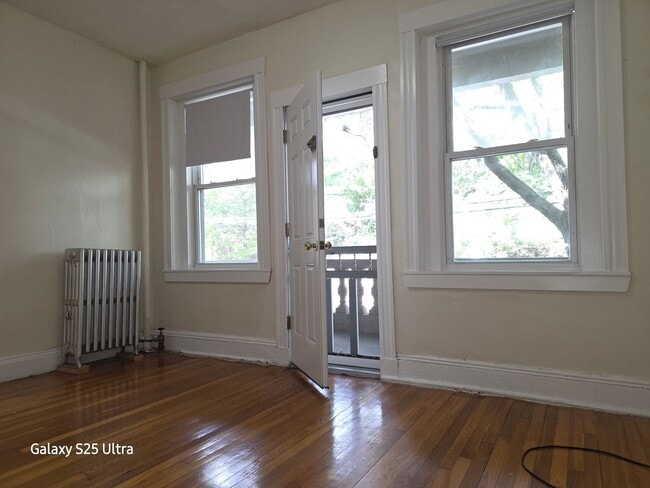 Foto del edificio - No brokers Fee, No Security Deposit, Heat,...