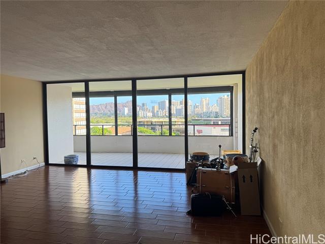 Building Photo - 581 Kamoku St