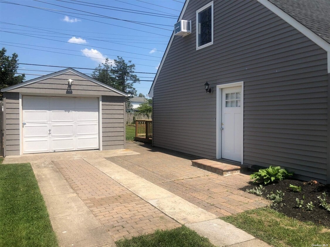 43 Mallard Rd, Levittown, NY 11756 House Rental in Levittown, NY