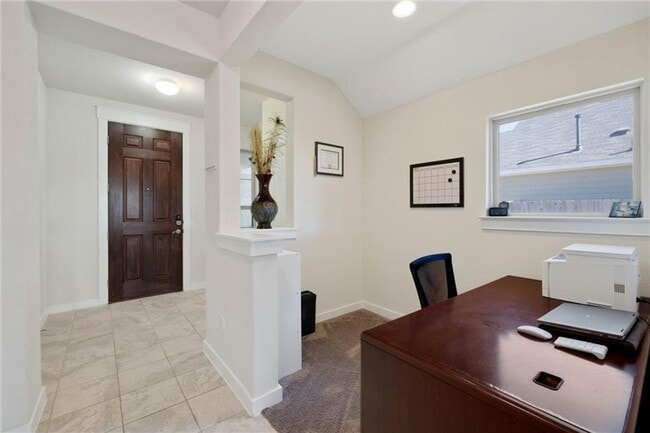 Building Photo - Warm & Inviting 3BR / 2BA Home with Large Backyard