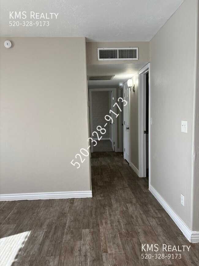 Building Photo - 6745 E Hawk Dr