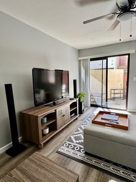 Foto del edificio - 5030 Valley Crest Dr