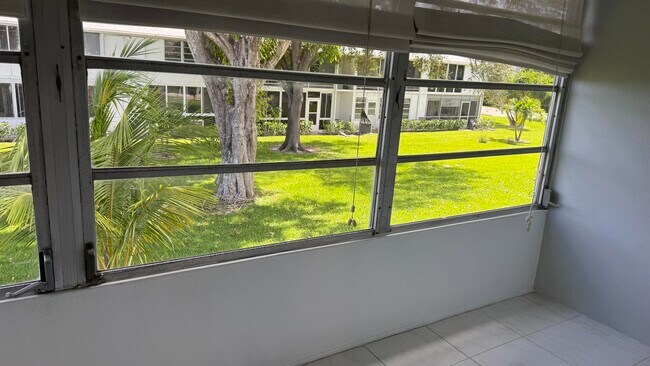 Foto del edificio - 52 Newport Ct