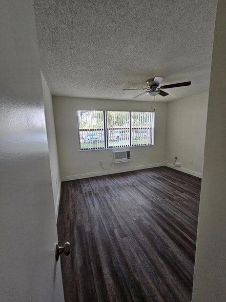 Foto del edificio - 18335 NW 68th Ave