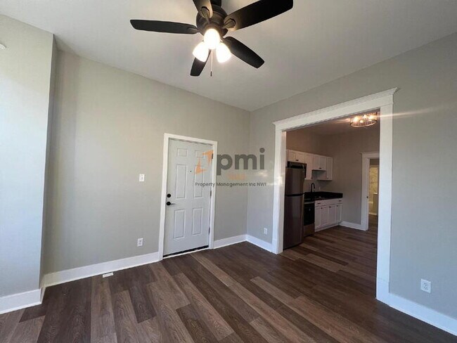 Foto del edificio - 509 E Commercial Ave