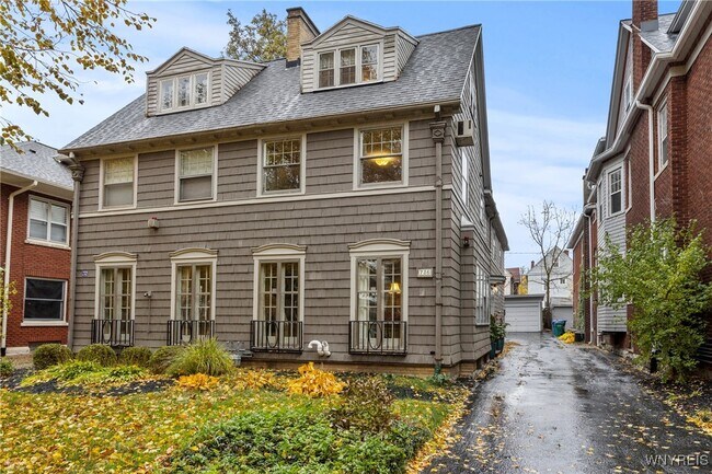 Foto del edificio - 736 Lafayette Ave