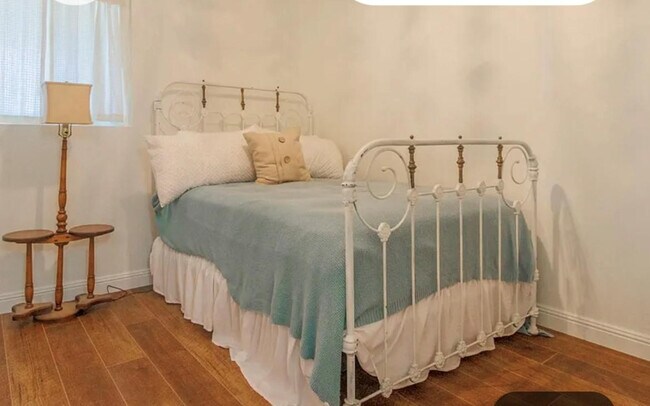 Foto del edificio - 3547 E Meadowbrook Ave