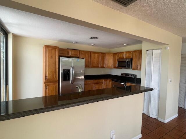 Building Photo - 5845 Fox Hollow Dr